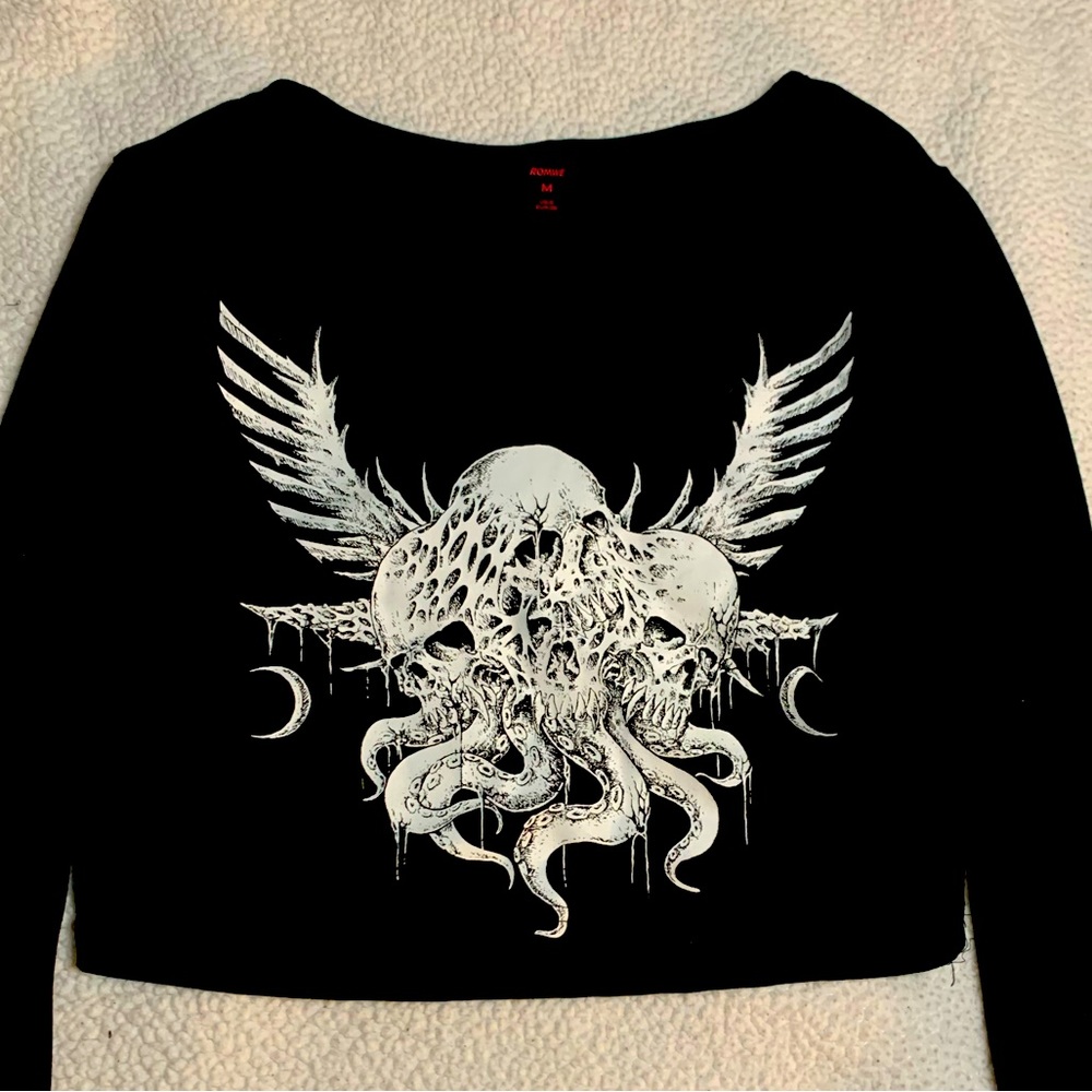 Long sleeve black crop top skulls wing tentacles Emo romwe punk cut medium